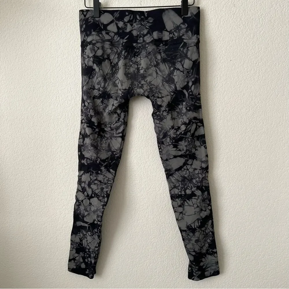 Soulcycle gray green tie dye water color seamless textured leggings